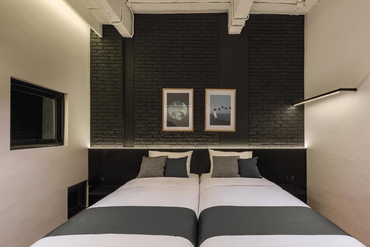 Qub Rooms Semarang Exterior photo