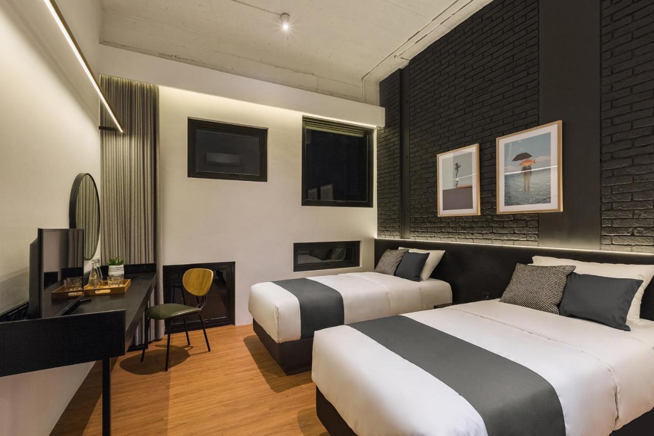 Qub Rooms Semarang Exterior photo